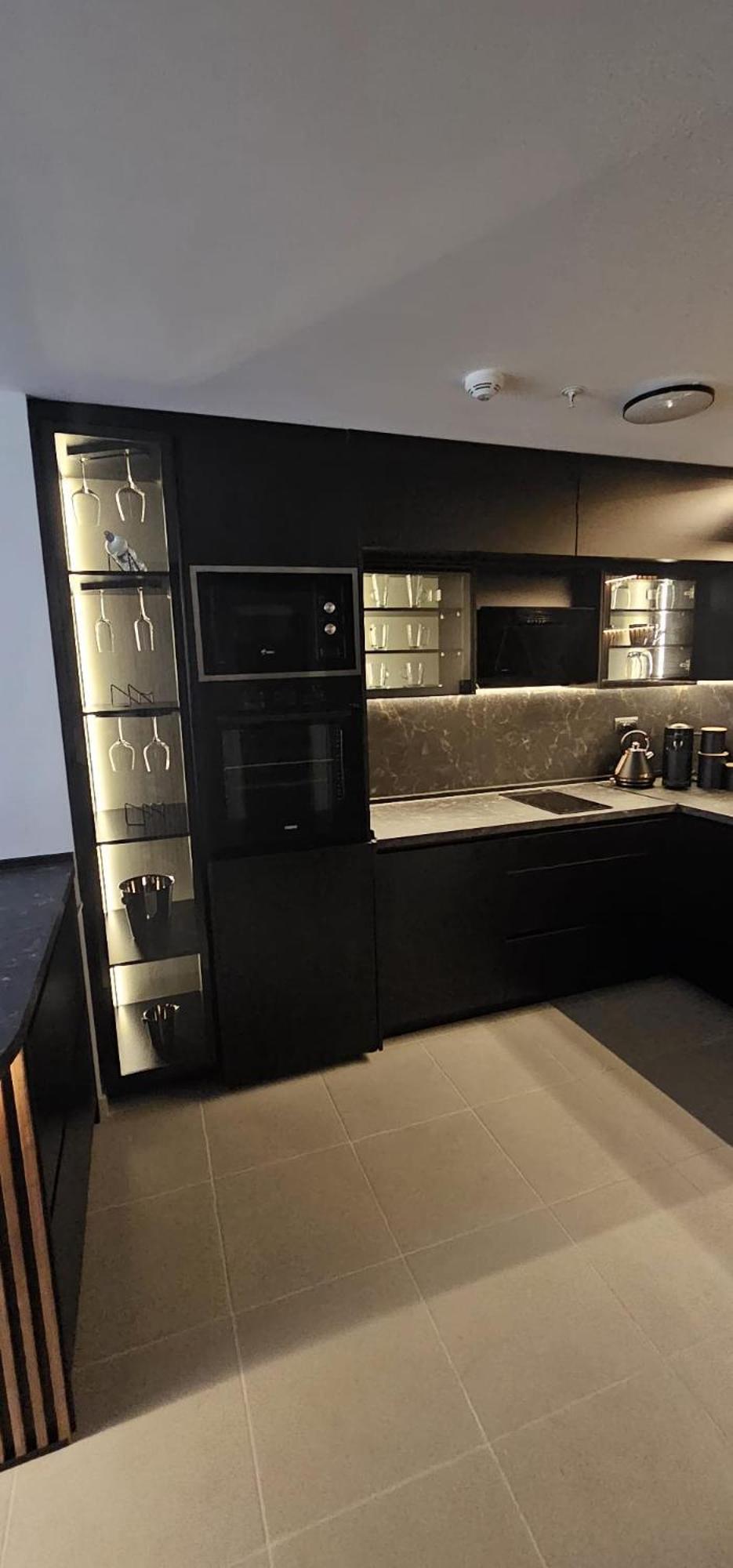 Luxury Skyview Apartment *